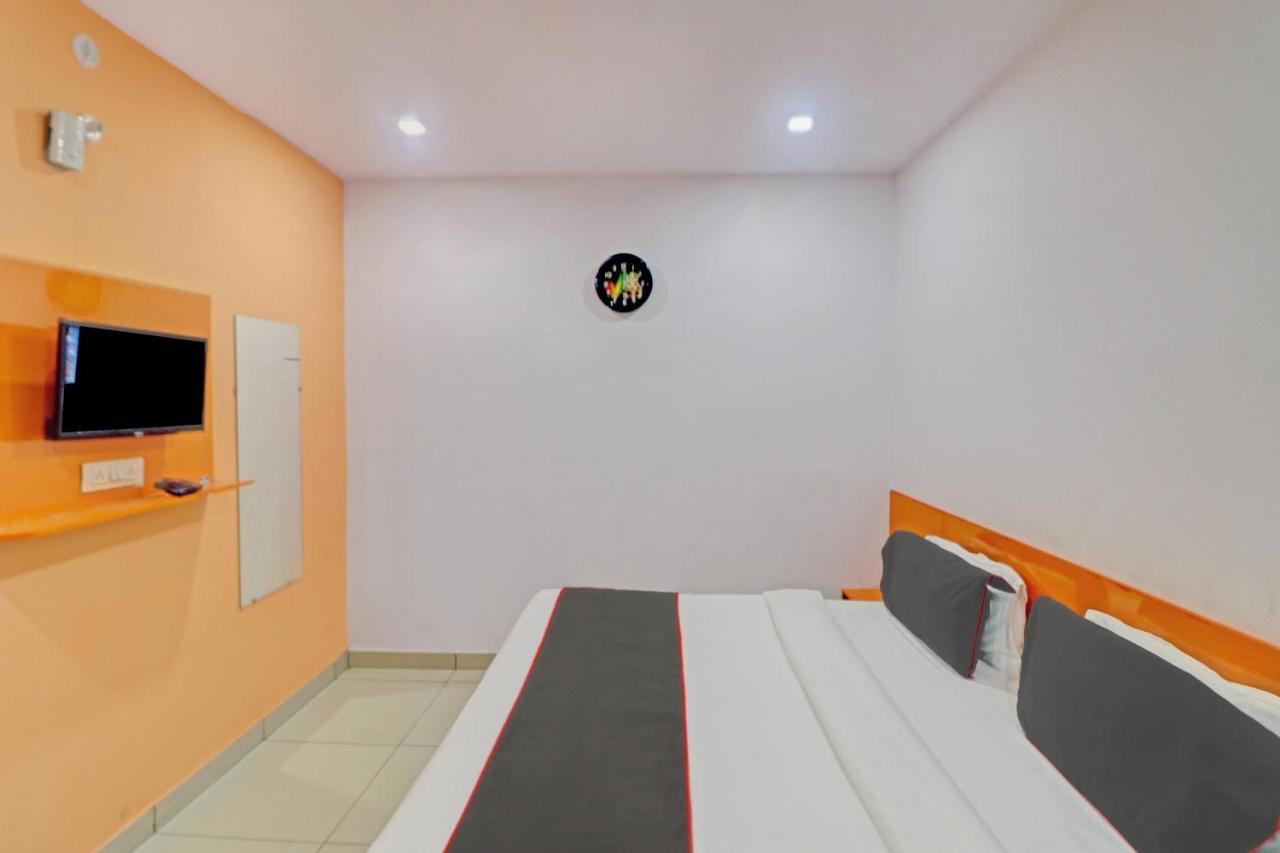 Oyo 81168 Collection O Dwarka Mor New Delhi Exterior photo
