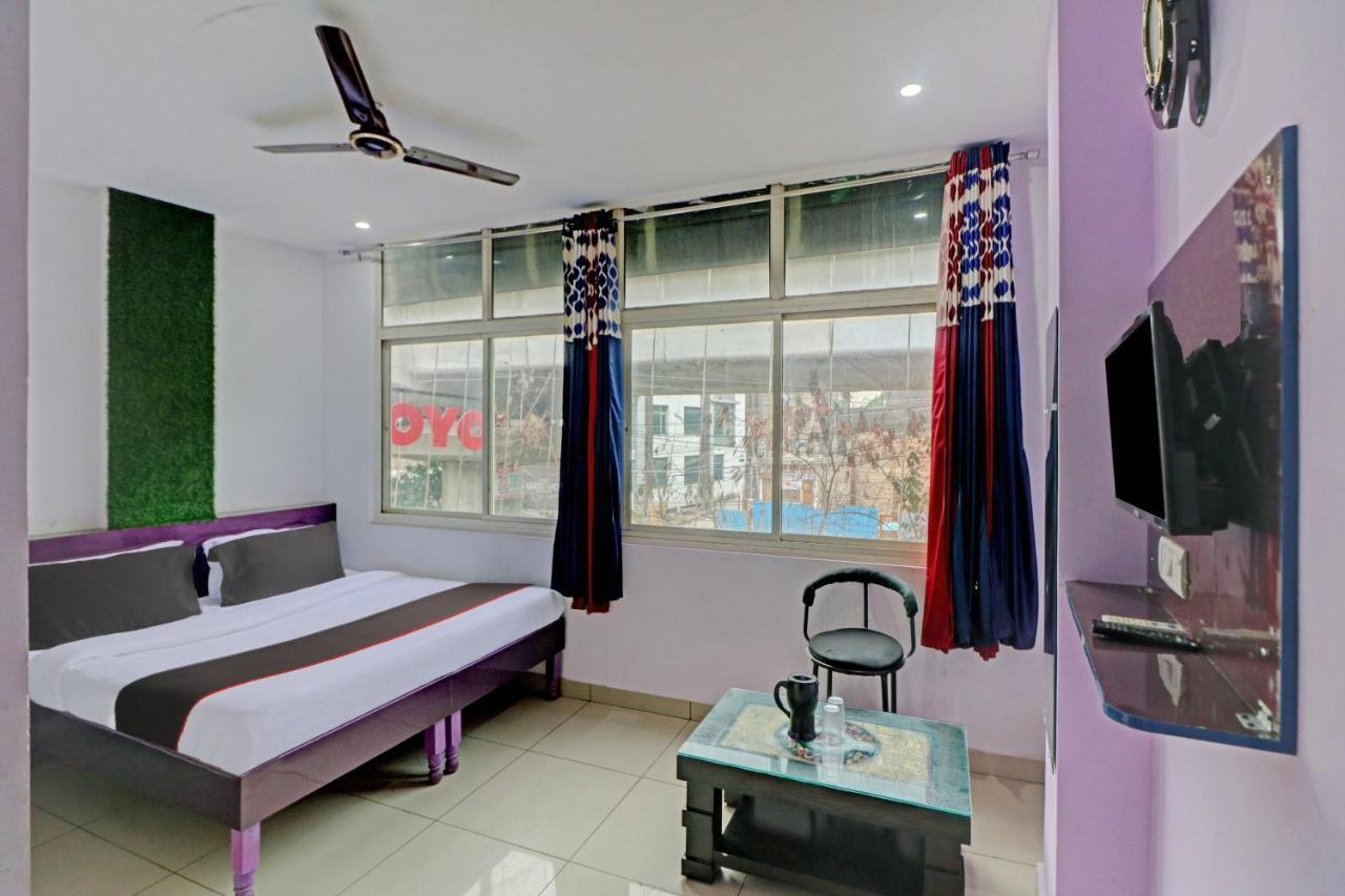 Oyo 81168 Collection O Dwarka Mor New Delhi Exterior photo