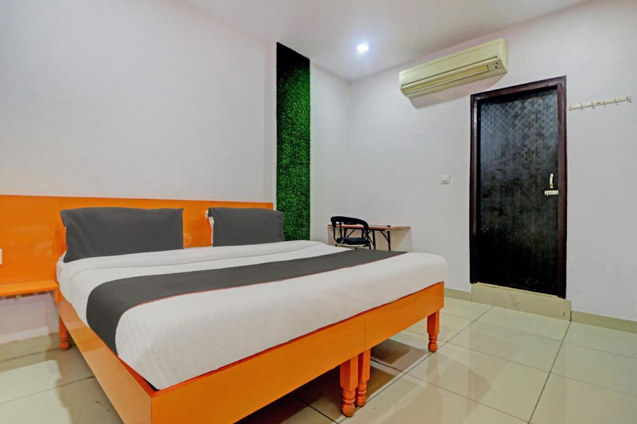 Oyo 81168 Collection O Dwarka Mor New Delhi Exterior photo